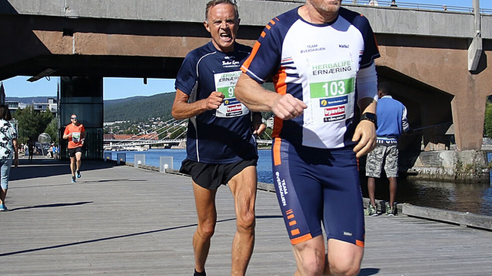 Per Gunnar Øverland på vei mot en av tidenes best tider på 5km i 70-74 årsklassen med 20.27  Foto: Heming Leira