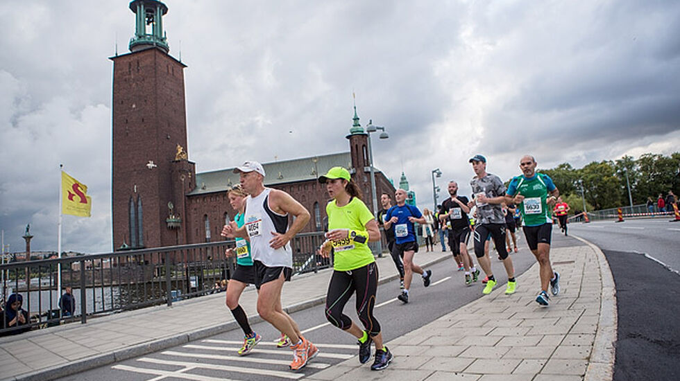 Her passerer løypa for Stockholm Halvmarathon rådhuset i Stockholm. (Foto: arrangøren/Reine Jarletun)