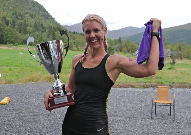 Hege Henriksen, Romerike ultraløpeklubb /team ObstacleTraining vant hindermaratonen.