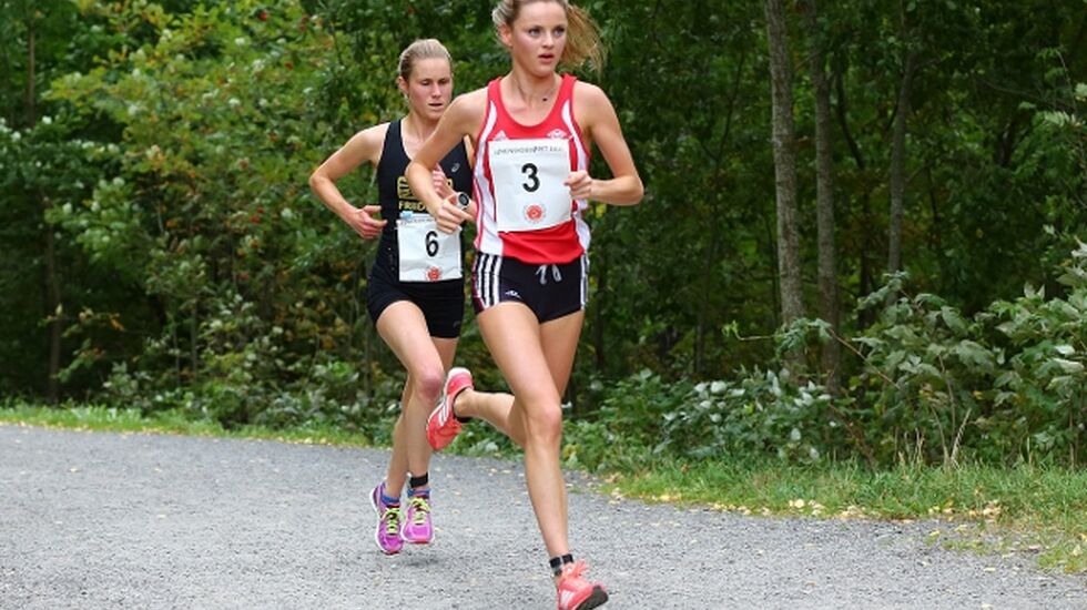 Live Solheimdal og Heidi Dietrichson Pharo 4 kilomretyer ut i løpet, ennå var det lenge før avgjørelsen falt (foto: Bjørn Hytjanstorp).