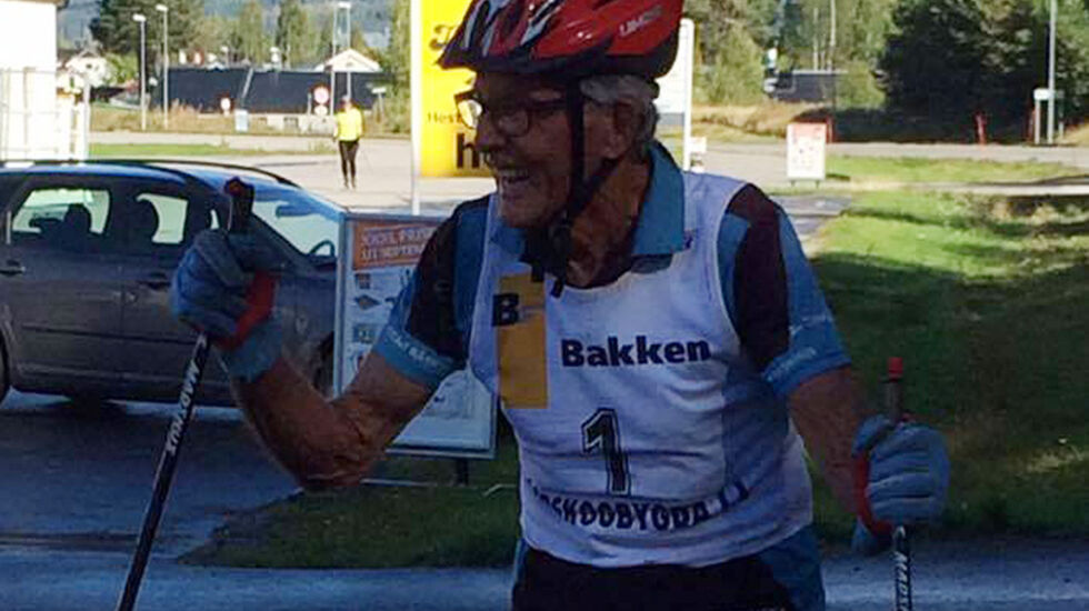 Gunnar Tronsmoen etter målgang i Kjell Nystuens rulleskikarusell på søndag. (Foto: Trond Ole Myrvold)