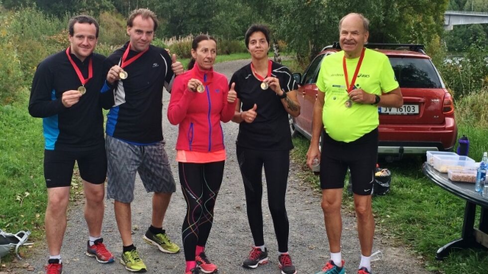 Titina og andre deltagere i det første Cannonball maraton på Jevnaker.