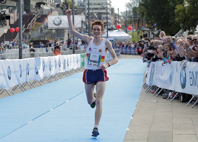 Marius Vedvik vant Oslo Maraton, han var også raskest etter aldersomrgningen (foto: Per Inge Østmoen).