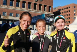 Pallen med de tre beste kvinnene på Oslotrippelen, Skjeggerud, Mehus og Skak (foto: Kjell Vigestad).