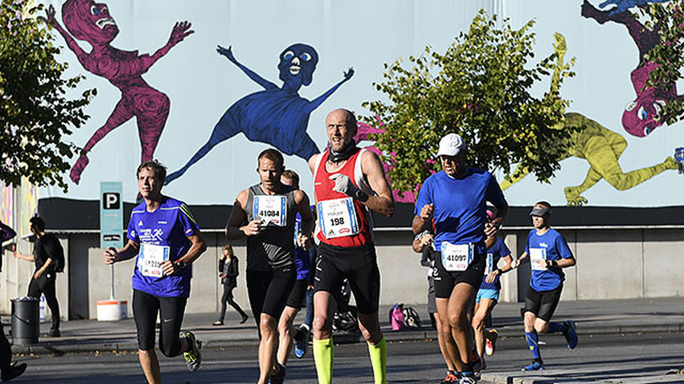 Maratonfigurene jubler (foto: Bjørn Johannessen). 