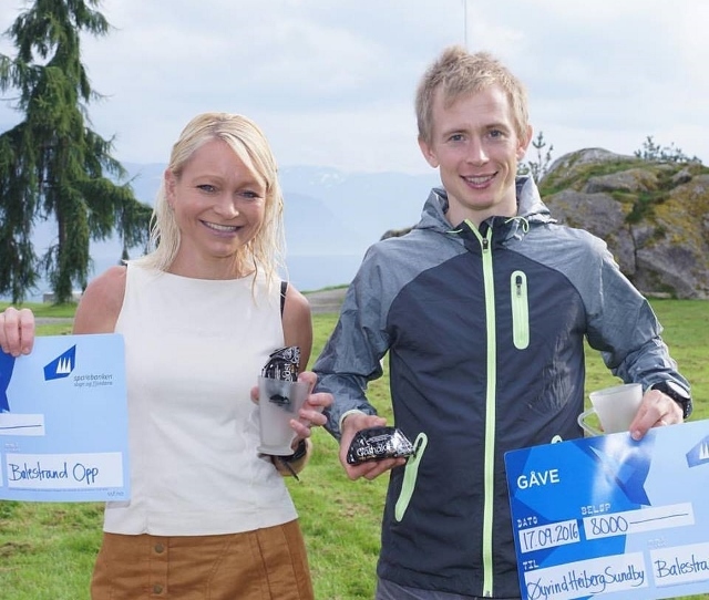May Britt Buer og Øyvind Heiberg Sundby var raskest opp til toppen av Raudmelen (arrangørfoto).