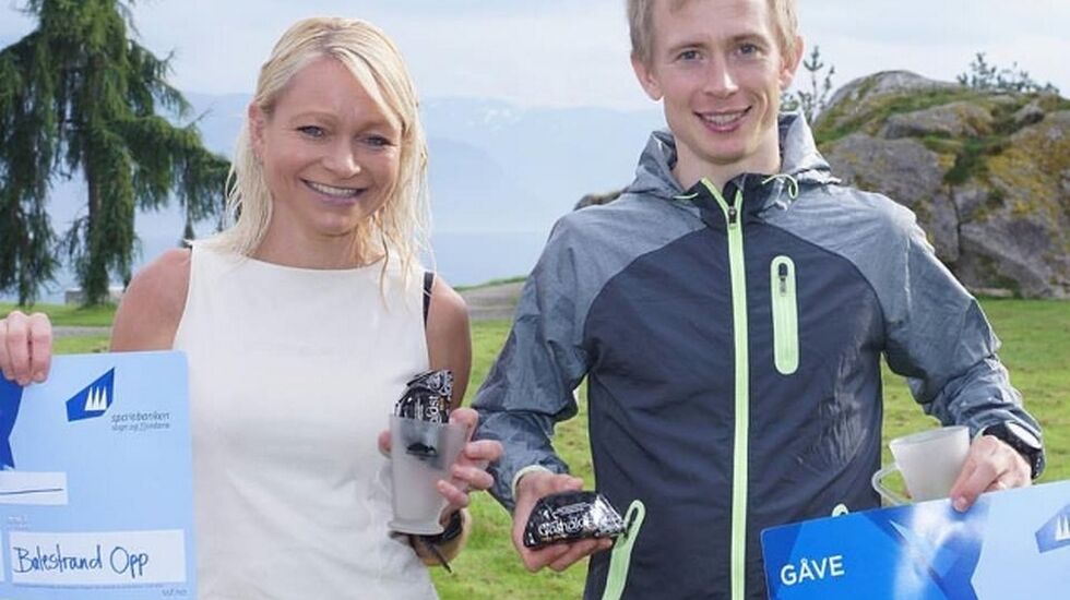 May Britt Buer og Øyvind Heiberg Sundby var raskest opp til toppen av Raudmelen (arrangørfoto).
