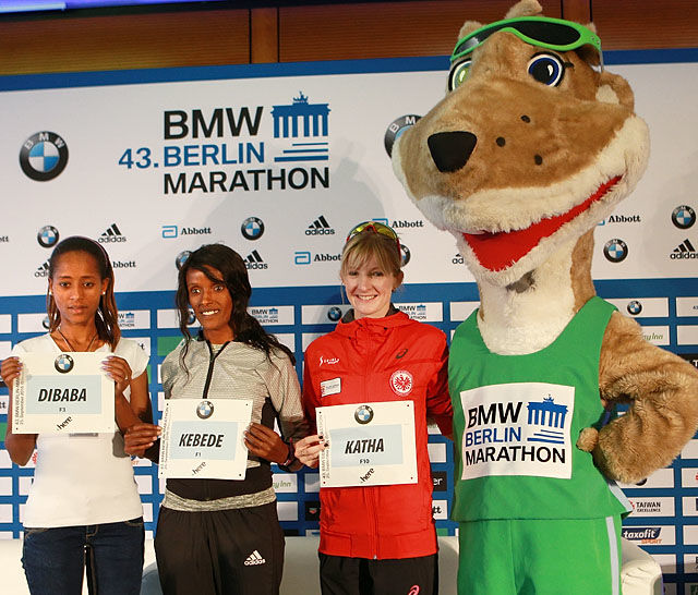 De største favorittene og kanskje best tyske løper: Fra venstre: Birhane Dibaba og Aberu Kebede, og et tysk håp: Katharina Heinig. (Foto: Kjell Vigestad)
