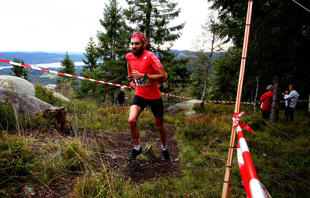 Sindre Buraas like før målgang på toppen av Rognstadkollen (foto: Bjørn Hytjanstorp).