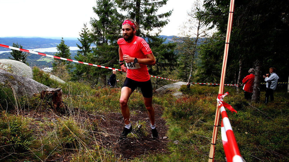 Sindre Buraas like før målgang på toppen av Rognstadkollen (foto: Bjørn Hytjanstorp).