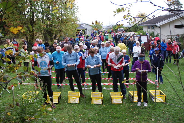 Klare til start med opptil sju løpere hvert minutt. (Foto: Stein Arne Negård)