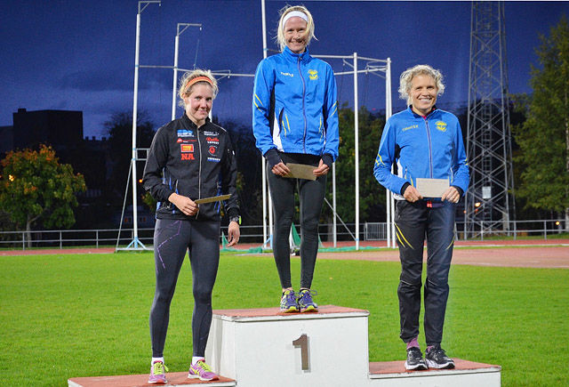 Lena Selen vant foran Maria Wågan (til venstre) og Anne Nevin. (Foto: Kaja Bakkejord)