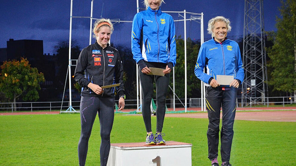 Lena Selen vant foran Maria Wågan (til venstre) og Anne Nevin. (Foto: Kaja Bakkejord) 