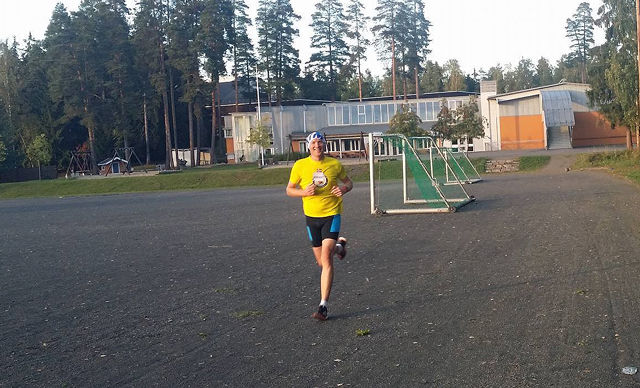 Henning Mortensen smilende i tet halvveis i det siste løpet på Greveløkka. (Foto: Miroslaw Baran)