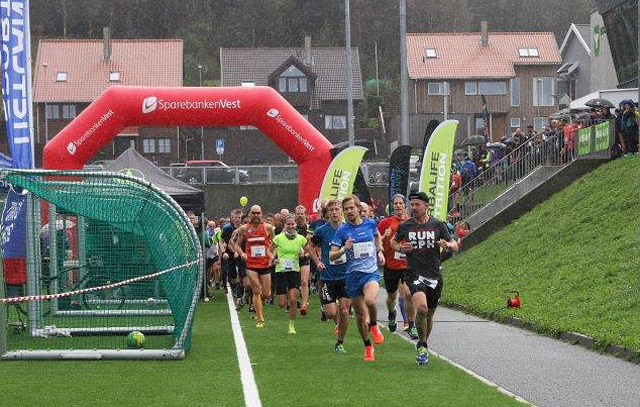 Fra starten på Sandnes Halvmaraton 1.oktober i år. Foto: Ingolf Dale