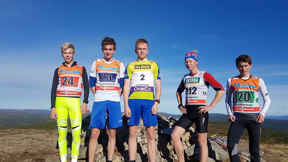 De fem første opp på Hemmelfjellet i flott høstevær den første oktoberdagen (fra v.): Jakob Høsøien, Martin Nordvold Lunde, Martin Grønvold, Vetle Nergård og Erlend Andersen. (Foto: Åslia Skilag)
