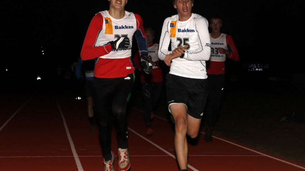 Eirik Nordås og Ole Andreas Grøtting side om side tre meter før målstreken. 