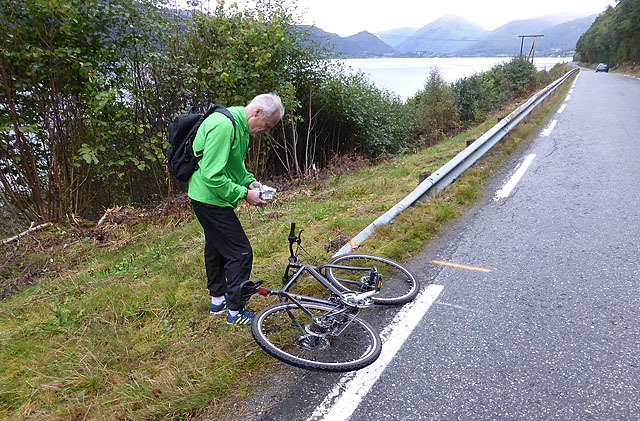 Vendepunkt i løypa: Ved enden av rekkverk på utkøyrsle 10.550 m frå start ved STIL-stova.