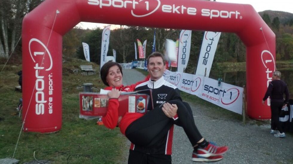 Kveldens vinnere, Anette Fitje og Bjarte Vik. (Foto: Arrangøren)