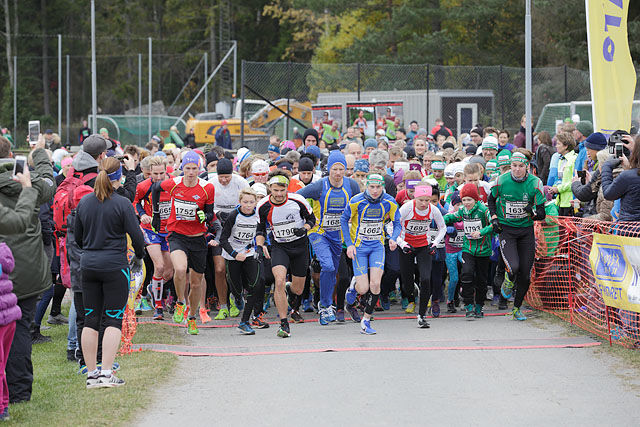 Starten går på fem-kilometeren i Nøklevann Rundt. Foto: Per Inge Østmoen