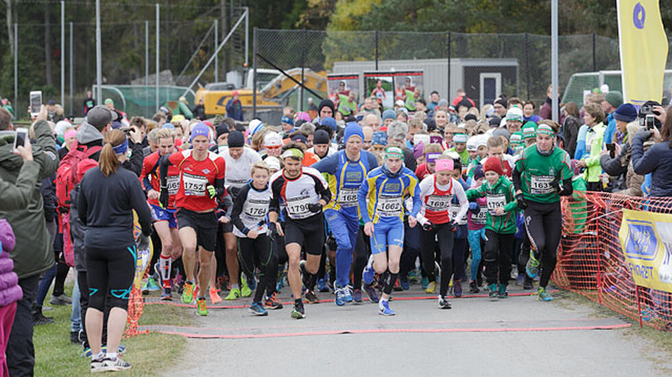 Starten går på fem-kilometeren i Nøklevann Rundt. Foto: Per Inge Østmoen