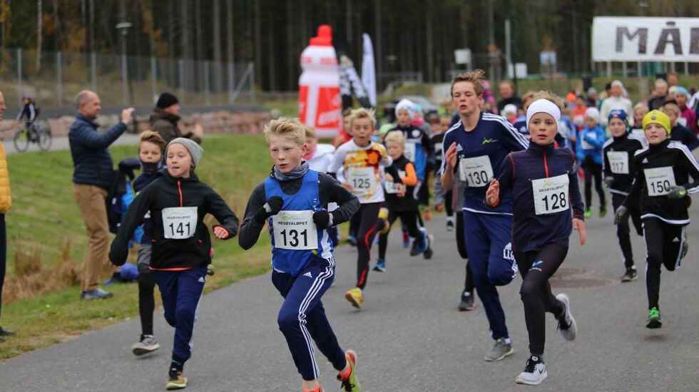 Fra starten på 5 km. Vi ser bl.a. 13 åringen Erlend Janborg med nr 131 som var raskest av alle på 5km (arrangørfoto).