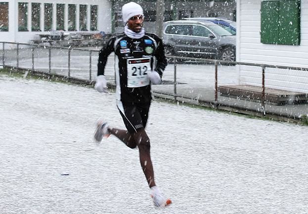 Urige Buta vant halvmaraton på sterke 1.06.38 i vinterværet i fjorårets Karmøy Maraton som også inneholdt sol.