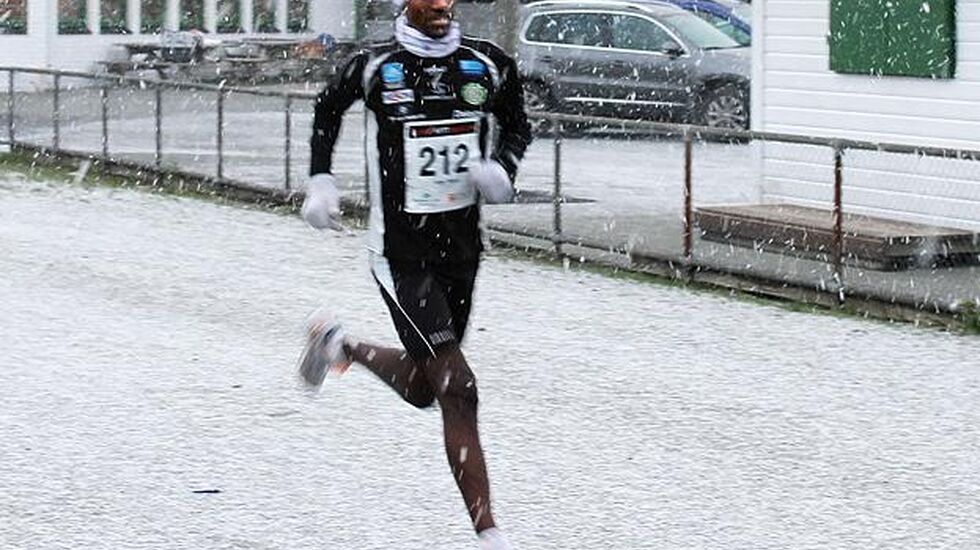Urige Buta vant halvmaraton på sterke 1.06.38 i vinterværet i fjorårets Karmøy Maraton som også inneholdt sol.