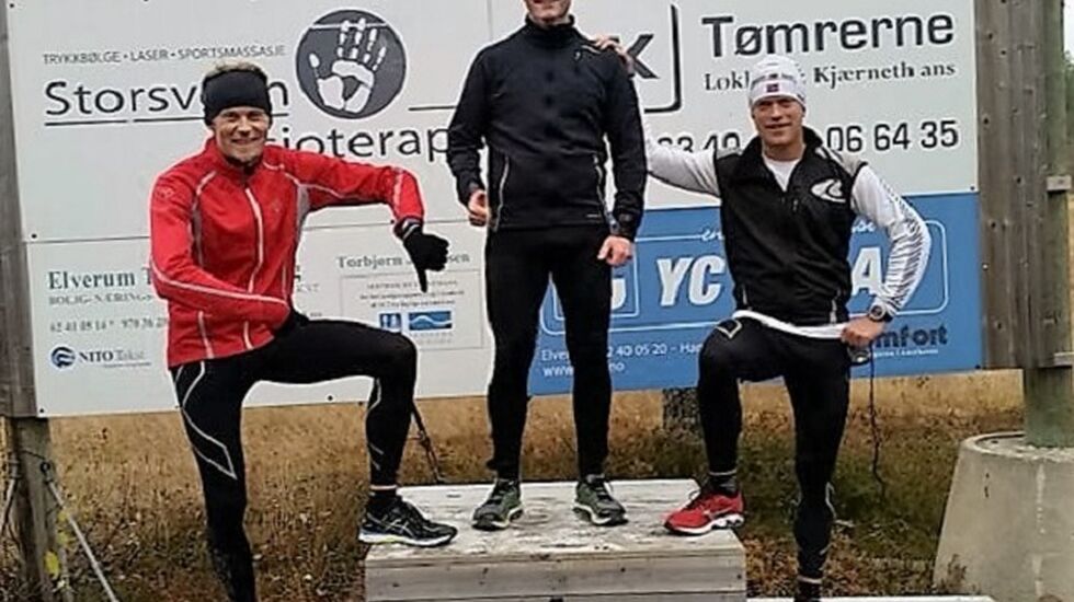 Vinner Magnus Engehaugen med toer Karl-Åge Harviken (til venstre) og Amund Sigstad. (Foto: Hanne Sigstad