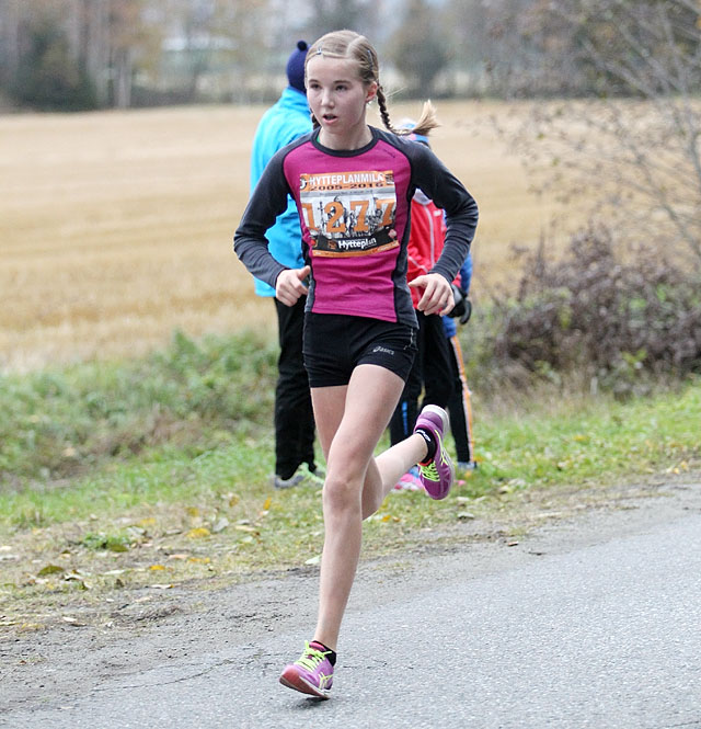 Etter8km_Emma_Kirkeberg_Moerk_A20G9922.jpg