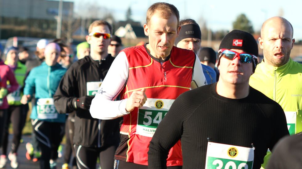 Fra starten på halvmaraton 2015 (foto: Olav Engen).