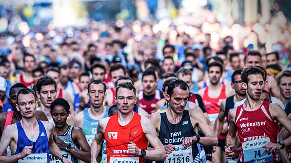 Start: De beste bak eliten pluss de beste damene med deres fartsholdere. (Foto: Arrangøren)