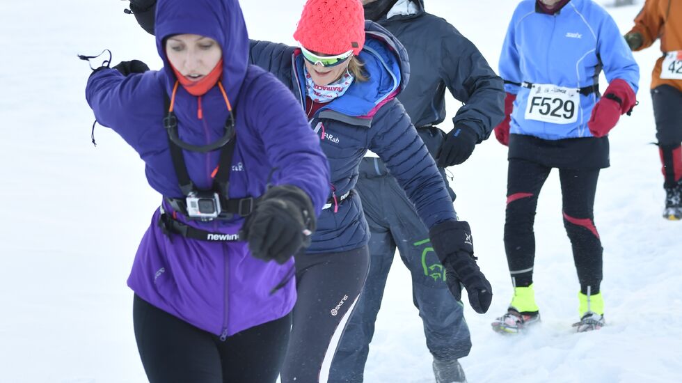 I dyp snø over Grønlandsisen, Marianne med nr 529 (foto: Marathon-photos.com)