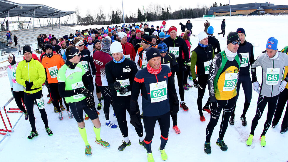 Bjørn Hytjanstorp bidrar med mange bilder til Kondis. Her fra starten på årets halvmaraton i Jessheim Vintermaraton for en drøy uke siden.