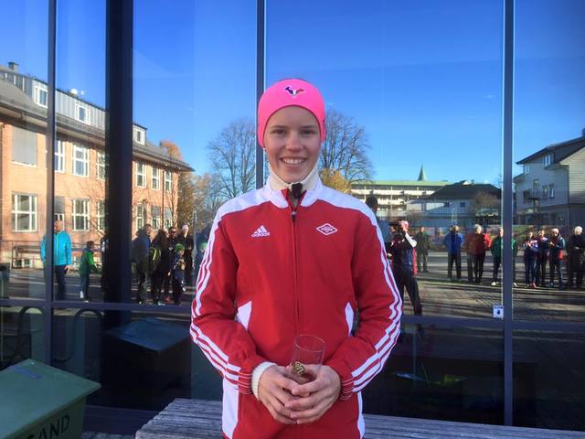 Pernille Karlsen Antonsen vant nok en gang motbakkeløpet opp til Høytorp Fort (arrangørfoto).