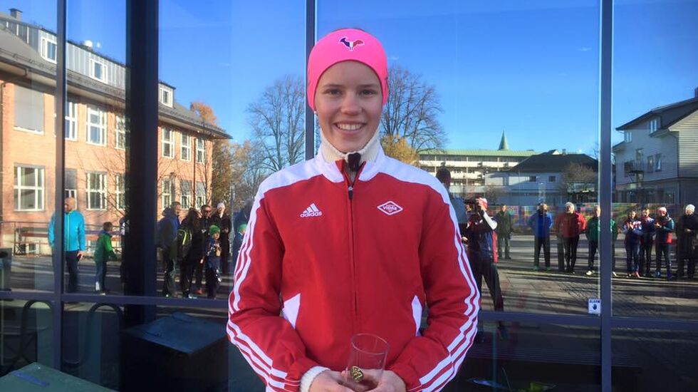 Pernille Karlsen Antonsen vant nok en gang motbakkeløpet opp til Høytorp Fort (arrangørfoto).