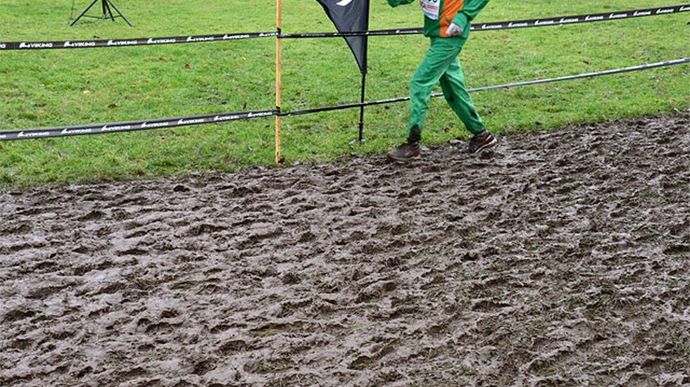 Det var ikke så mye igjen av grasplena etter at et par tusen Finalloppsdeltakere hadde løpt over den. (Foto: arrangøren) 