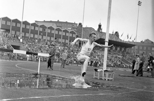 Ernst  ´Kruska´ Larsen på Bislett. Foto: Wikimedia Commons