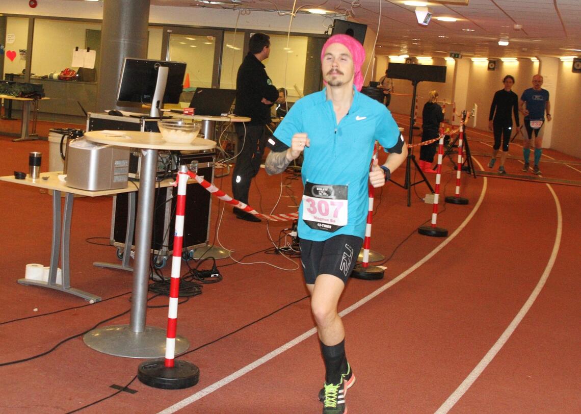Bildet viser Magnus Thorud da han vant Bislett 12-timers med 123,966 km i 2016. (Foto: Olav Engen)