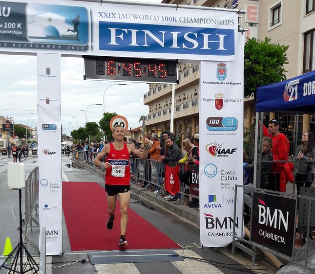 Didrik Hermansen satte en sterk norsk rekord på 6:45:43 da han i VM 2016 (Los Alcazares) løp inn til 15. plass, og bidro til at det norske laget ble beste europeiske herrelag på 4. plass Didrik Hermansen satte en sterk norsk rekord på 6:45:43 da han i VM 2016 (Los Alcazares) løp inn til 15. plass, og bidro til at det norske laget ble beste europeiske herrelag på 4. plass