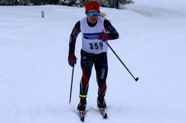 Helene Marie Fossesholm fra Vestfossen IL på veg til dagens beste tid på 5 km.