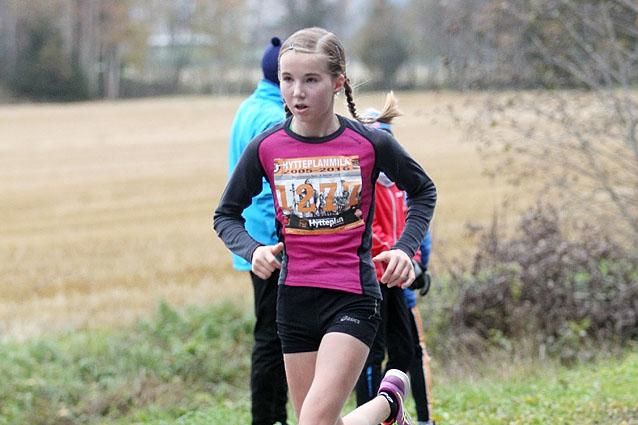 Emma Kirkeberg Mørk etter 8 km i Hytteplanmila 2016 der 13-åringen satte klasserekord på 10 km for jenter 14-15 år (foto: Kjell Vigestad).