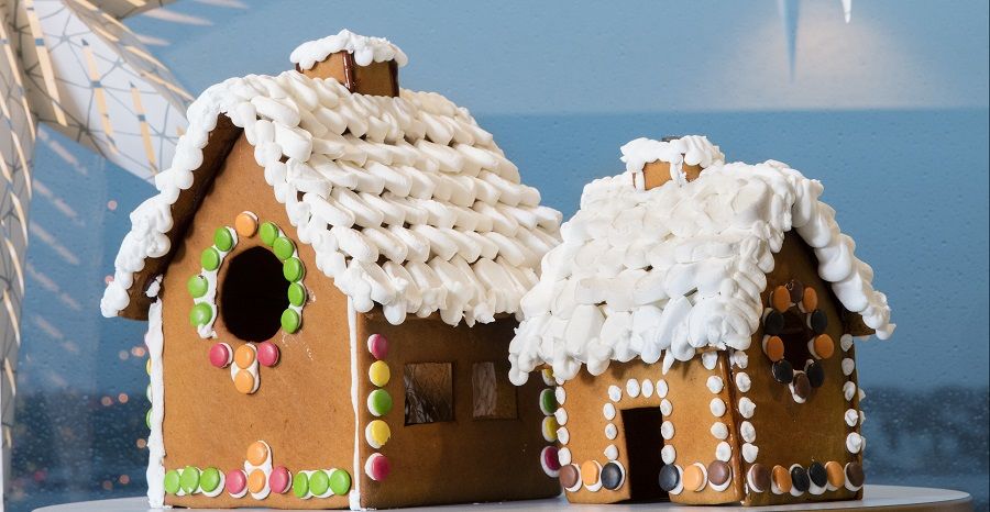 God jul illustrert med et pepperkakehus