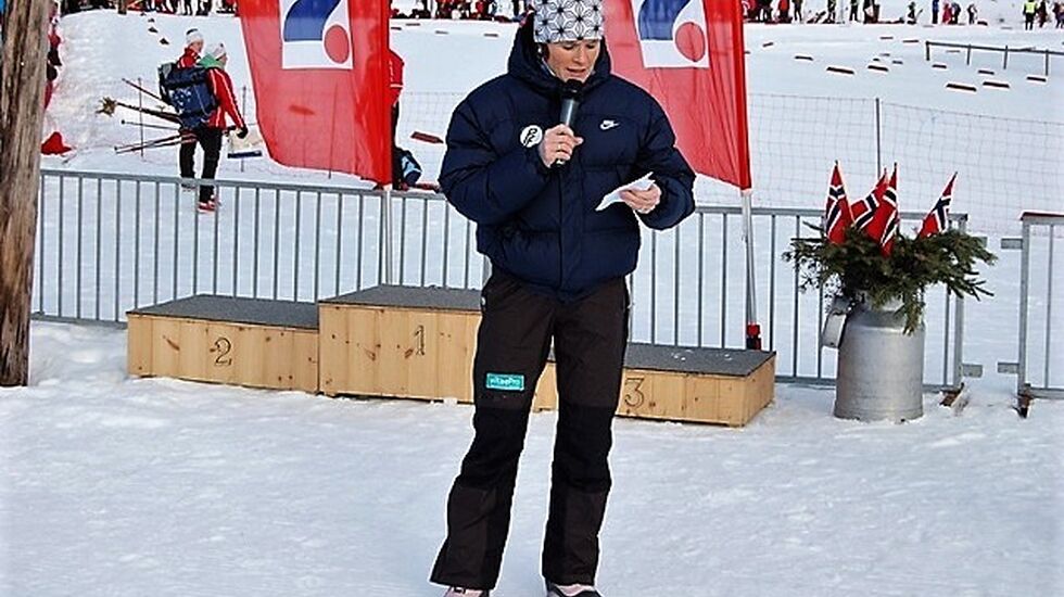 Hilde Gjermundshaug Pedersen ønsker velkommen til nok en GP-sprint. (Foto: nybygda.no)