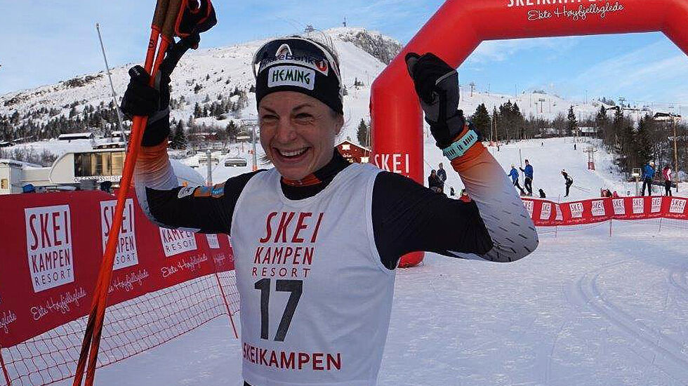 Astrid Uhrenholdt Jacobsen, IL Heming fornøyd etter å ha gjennomført Skeikampenrennet nesten ti minutter raskere enn i fjor og satt ny løyperekord med nesten sju minutter. (Foto: Skeikampen Resort)