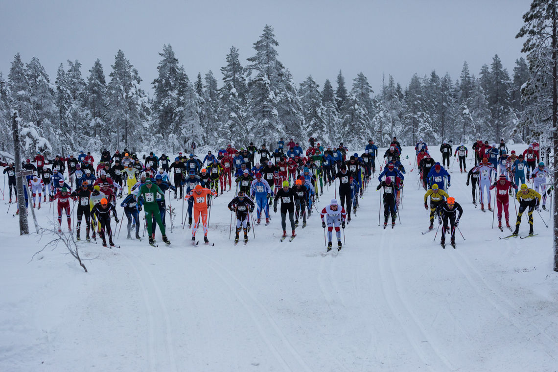 Fra starten på fjorårets Trysil-Knut-renn som pga. snømangel måtte flyttes til Flishøgda. (Foto: Jens Petter Larsen)