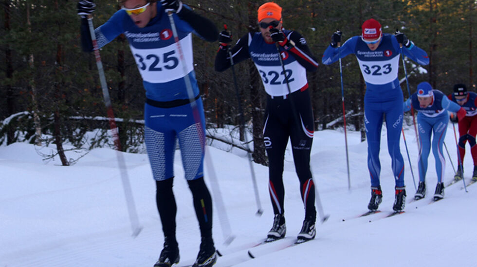 Teten 5 km ut i fjorårets renn der Christoffer Callesen drar foran Simen Engebretsen Nordli, Johan Edin, Fredrik Helgestad og Lars Bovold. 