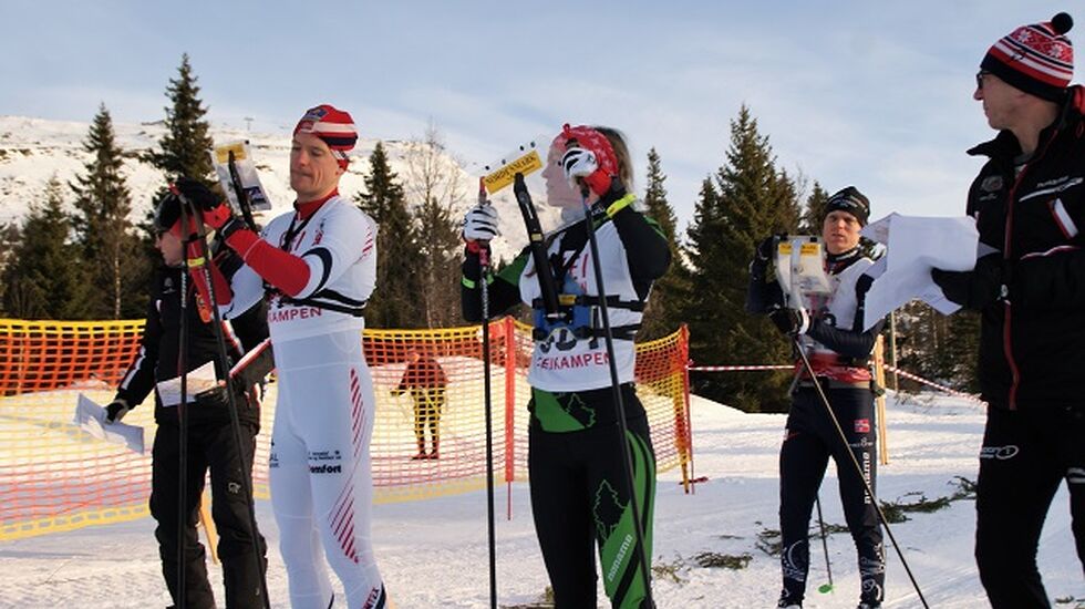 Lars Hol Moholdt, Evine Westli Andersen og Øyvind Watterdal klare til jaktstart. (Foto: Stein Arne Negård)
