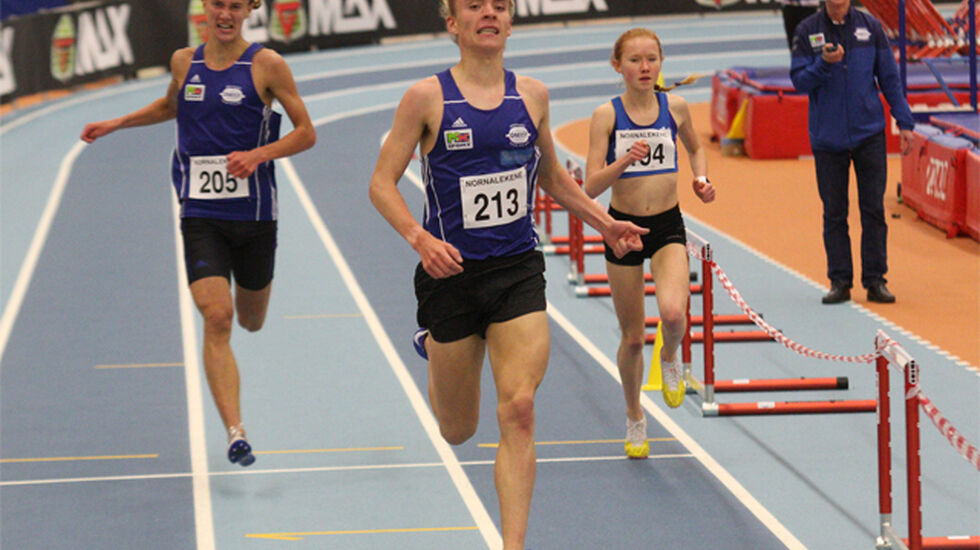 Jens Larsen Åstveit vinner dagens 3000 meter foran Henrik Irgens Gravdal. Adele Henriksen blir beste kvinne.