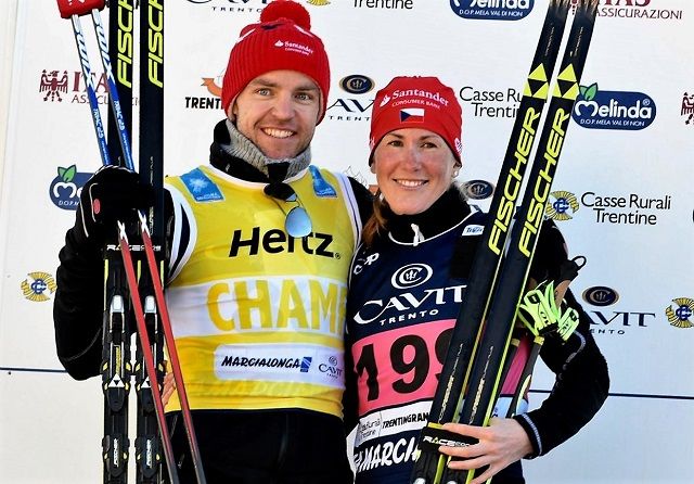 Kateřina Smutná og Tord Asle Gjerdalen tok seieren i den lange marsjen, bedre kjent som Marcialonga. Førstnevnte har tatt tre strake Visma Ski Classics-seire, mens sistnevnte står med  tre Marcialonga-seire på rad. (Arrangørfoto)